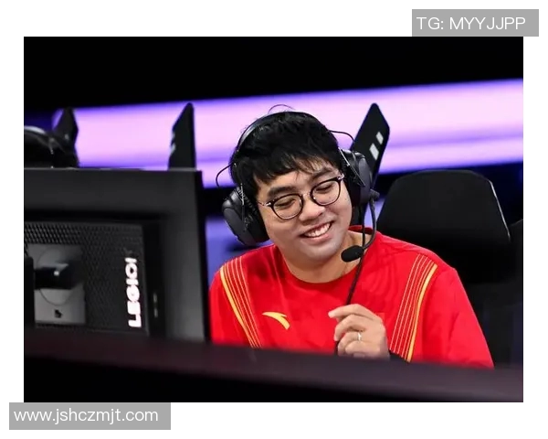 杭州足球队以64分稳居总决赛积分榜首位争夺冠军希望依然强烈 杭州足球队以64分稳居总决赛积分榜首位争夺冠军希望依然强烈