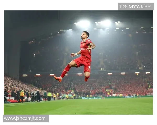 足球明星双人庆祝动作解析展现激情与默契的完美瞬间